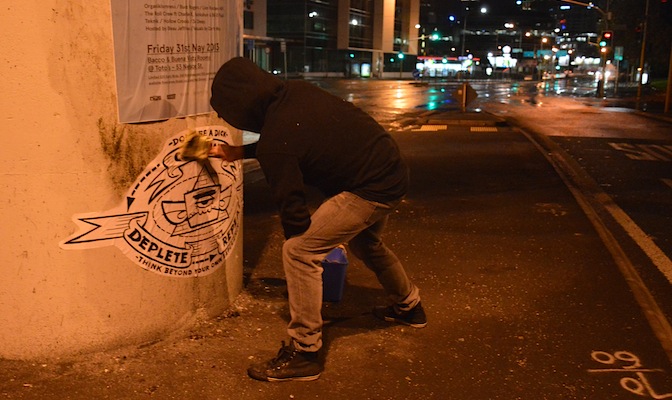 Trollz b Trollin, Impolitikal, pasting